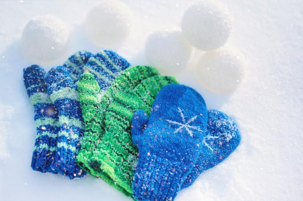 Free Image of Kid\'s mittens and snow 